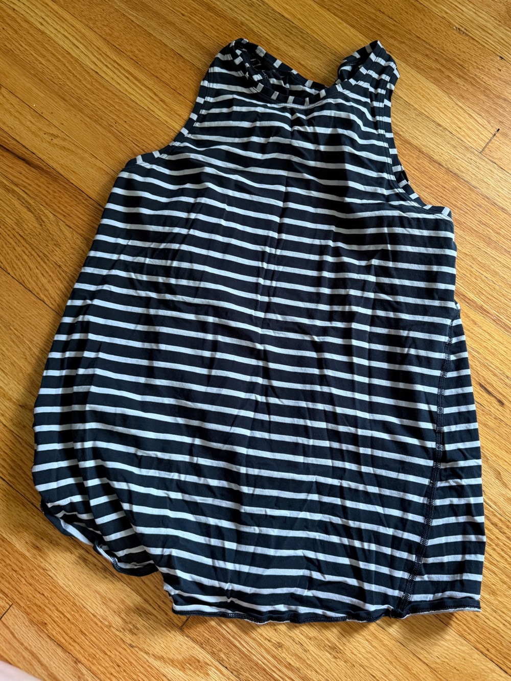 Lululemon Athletica - Tie Back  size 6
